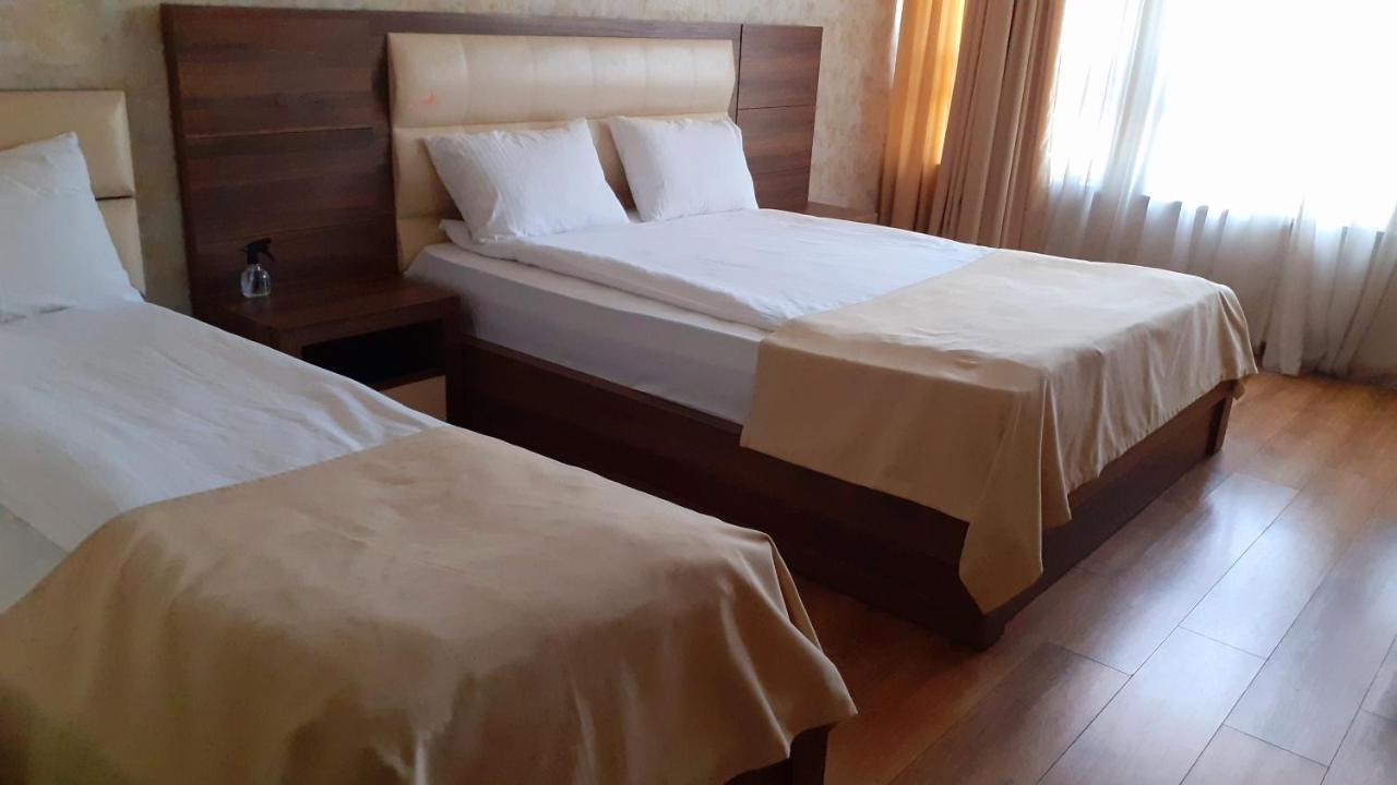 Hotel Lile Tbilisi Exterior foto