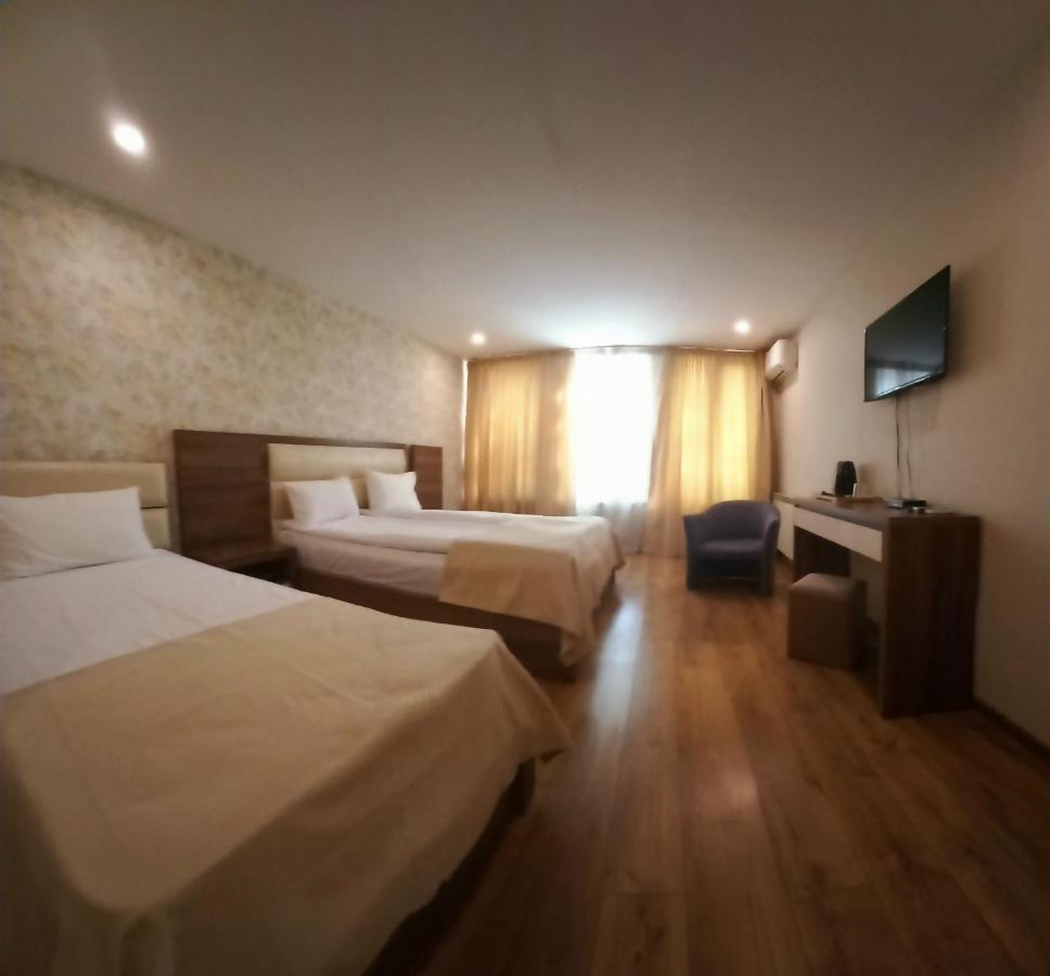 Hotel Lile Tbilisi Exterior foto