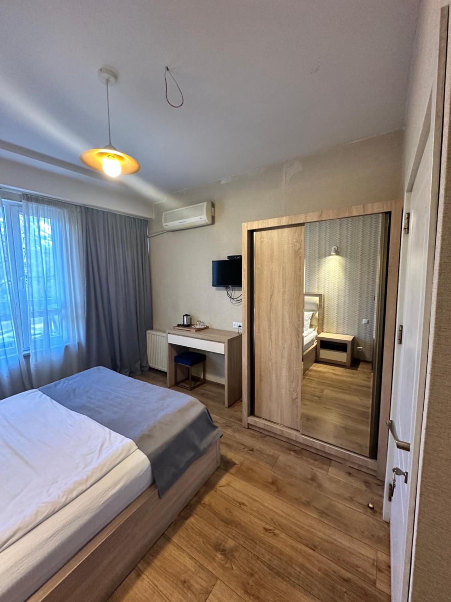 Hotel Lile Tbilisi Exterior foto