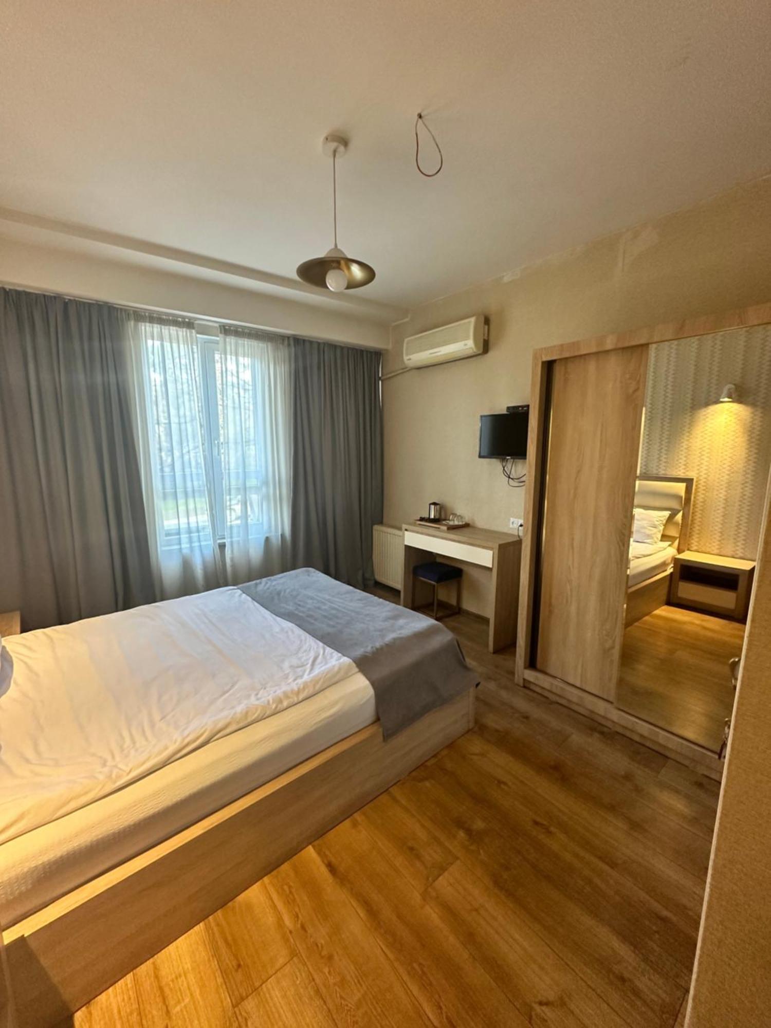Hotel Lile Tbilisi Exterior foto
